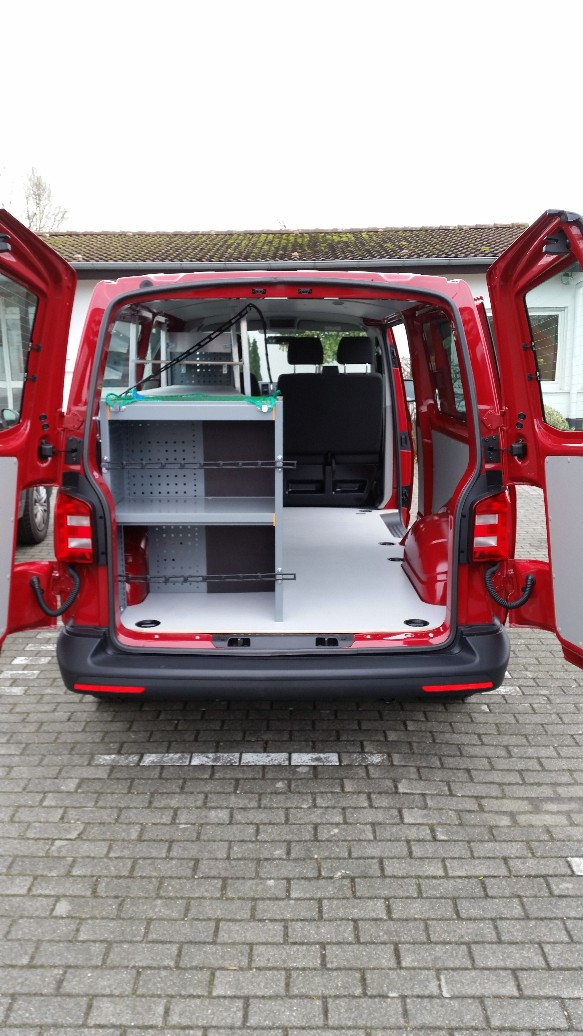 Elektriker Sonerbau mit StoreVan-Regalen und Leiterträgern